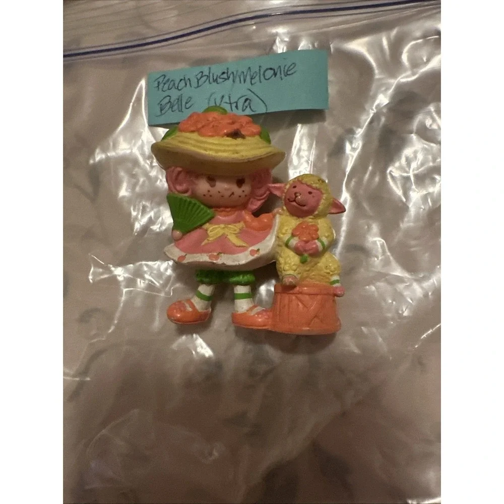 Vintage Strawberry Shortcake Miniature Peach Blush with Melonie Belle 1984